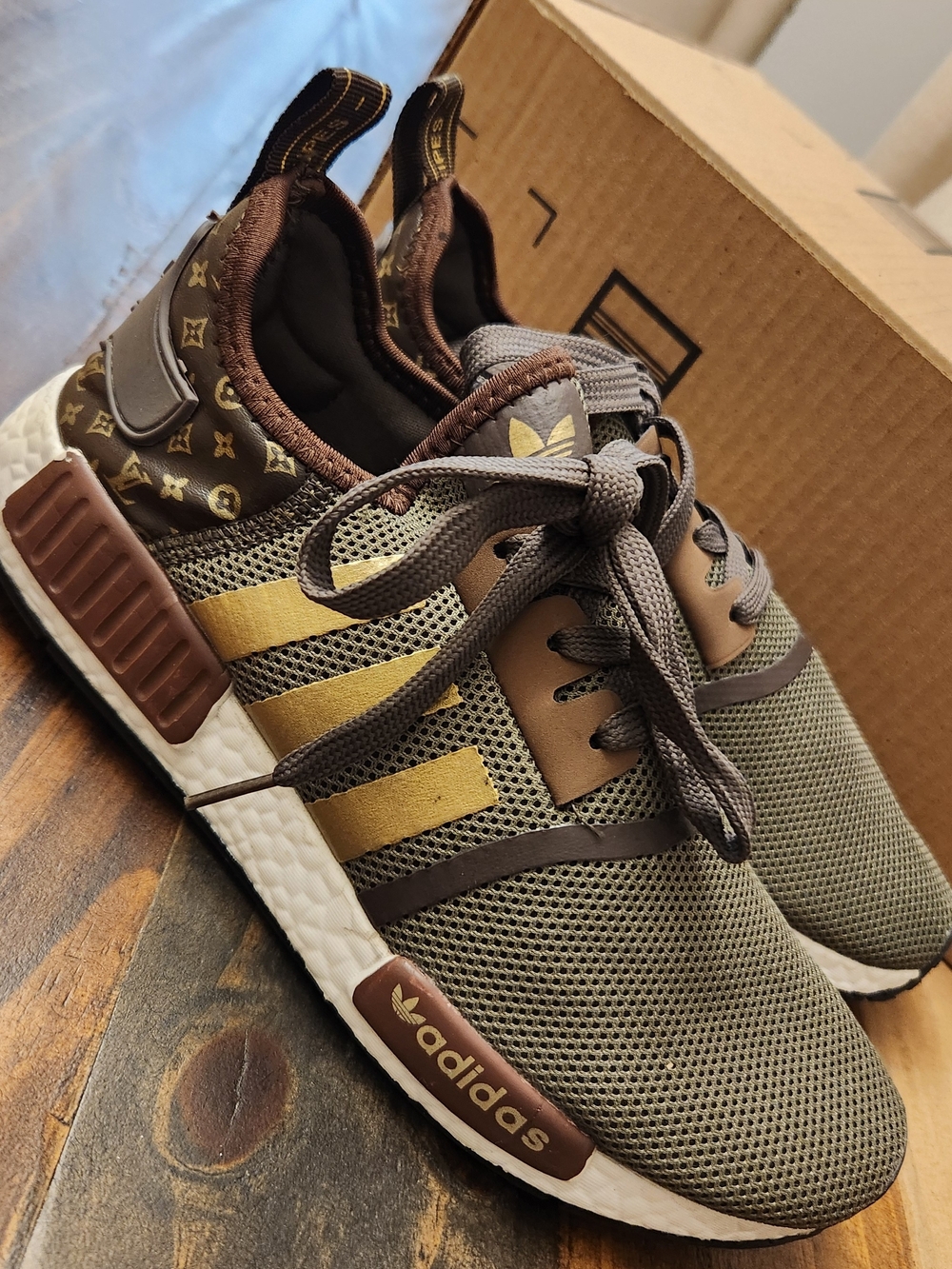 Inspired DESIGNER Adidas Women’s Olive Green & Gold Casual Sneakers Size 6/6.5